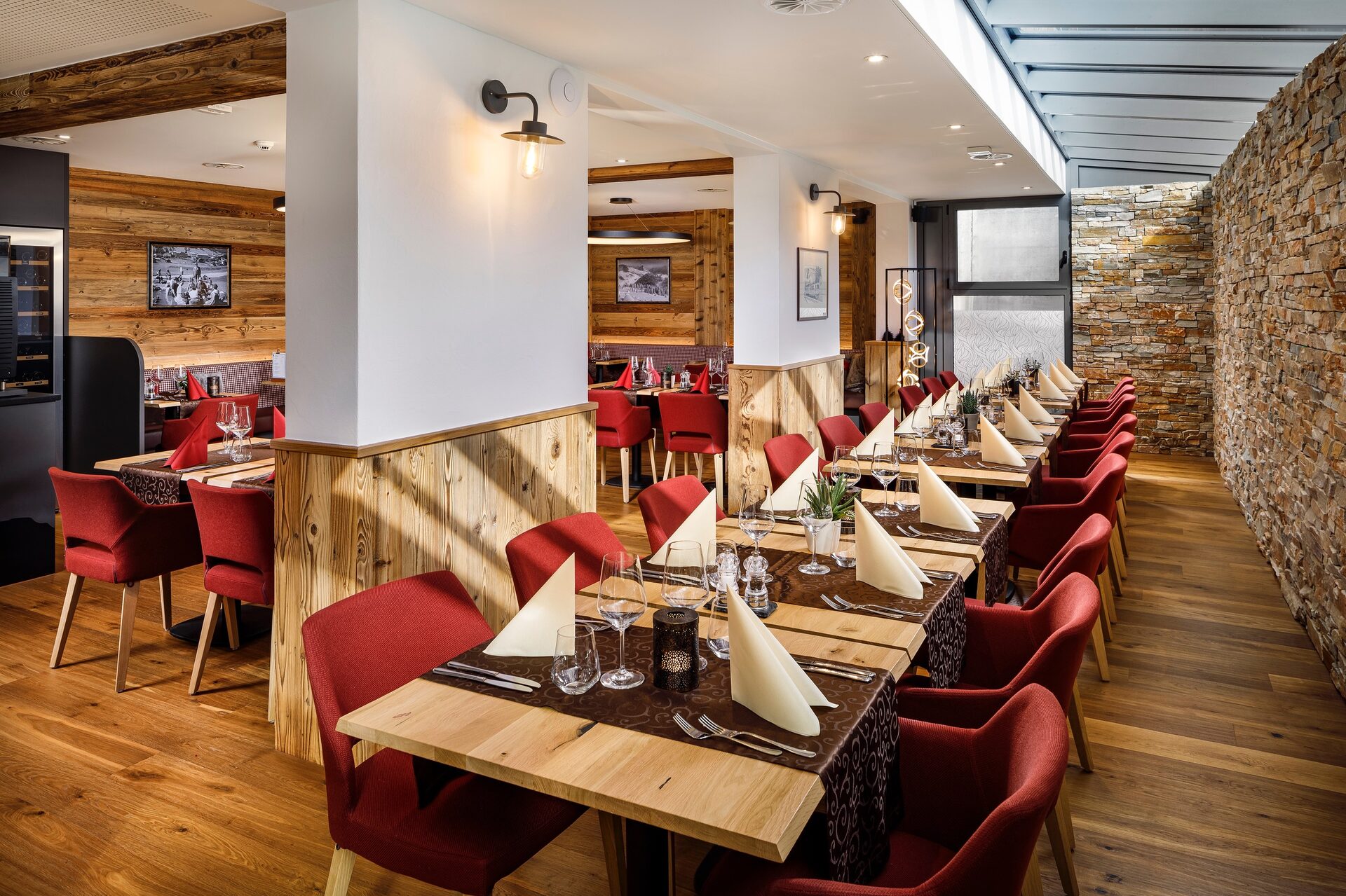 Restaurant 51° — lungo tavolo a lume di candela