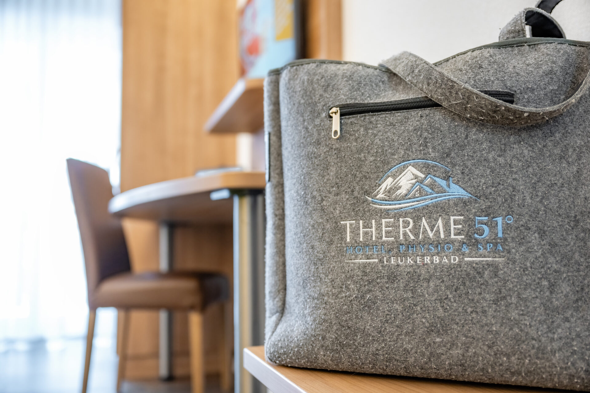 Borsa benessere Therme 51° — accappatoio e asciugamani