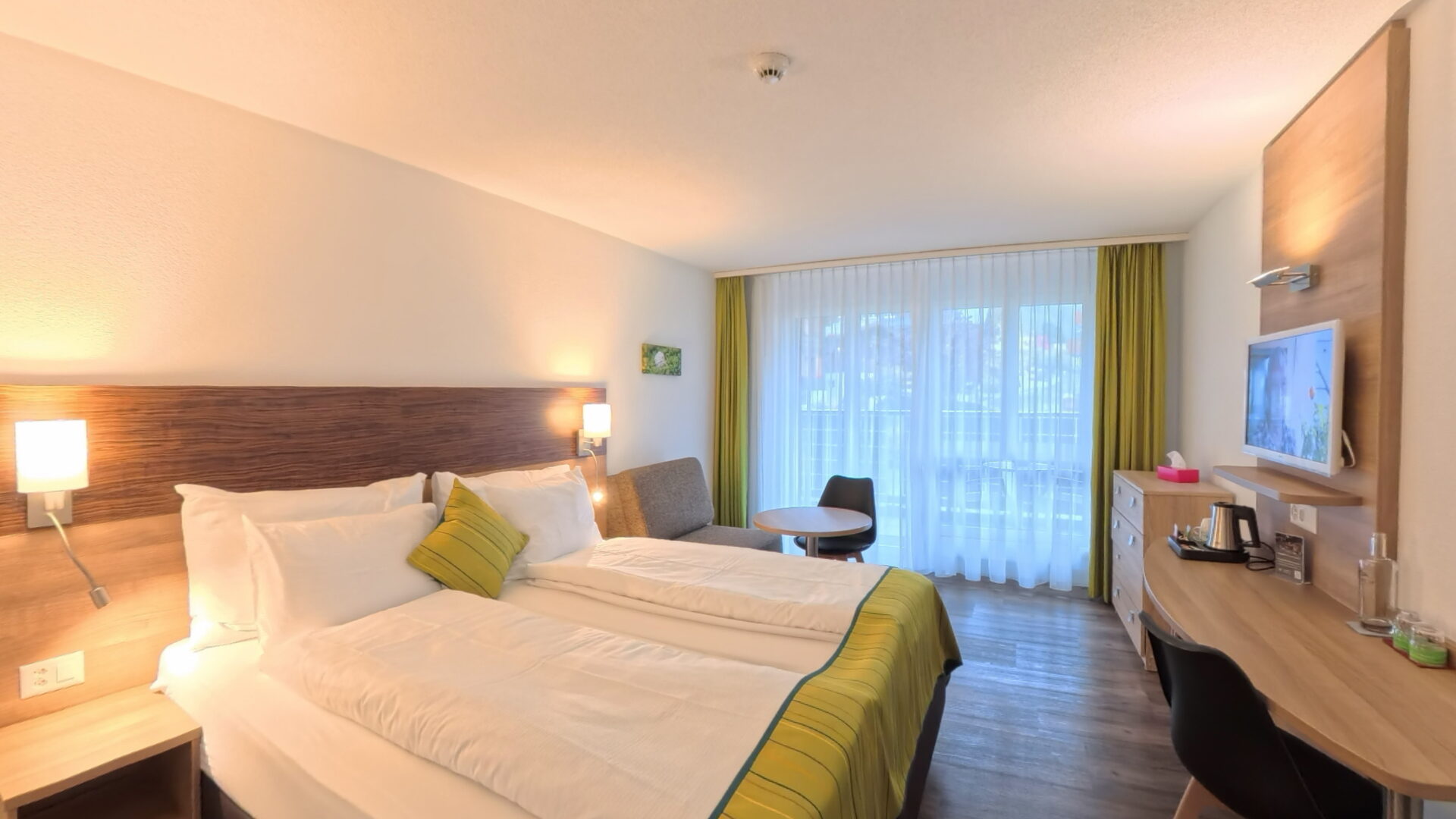Camera doppia Therme 51° con balcone e vista sulle montagne
