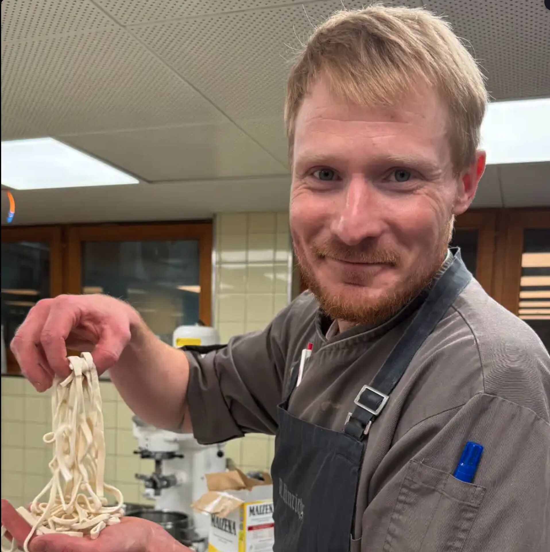 Chef Asbjörn Hinrichs con pasta fatta in casa — Restaurant 51°
