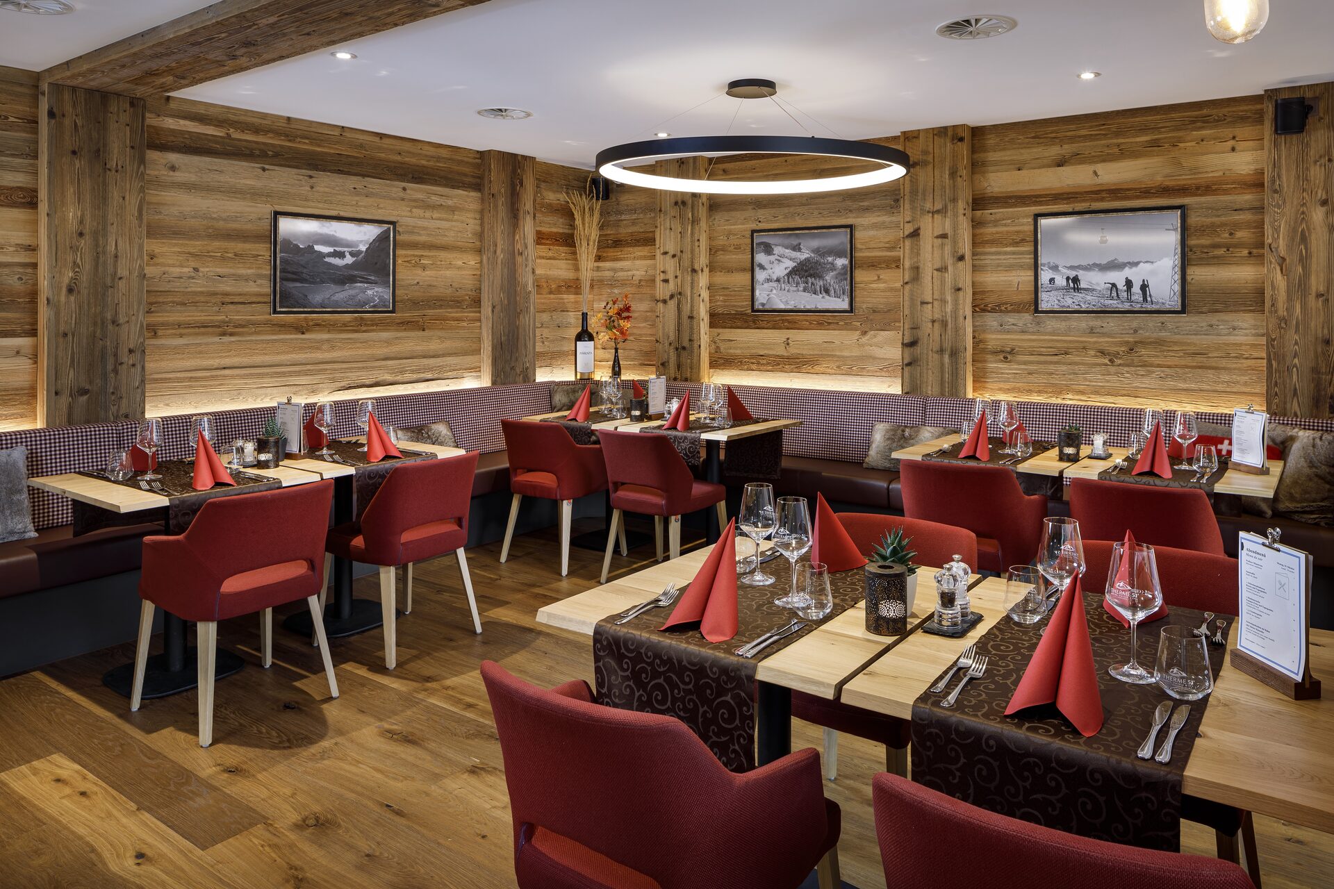 Restaurant 51° Leukerbad — Area salotto dall'atmosfera calda