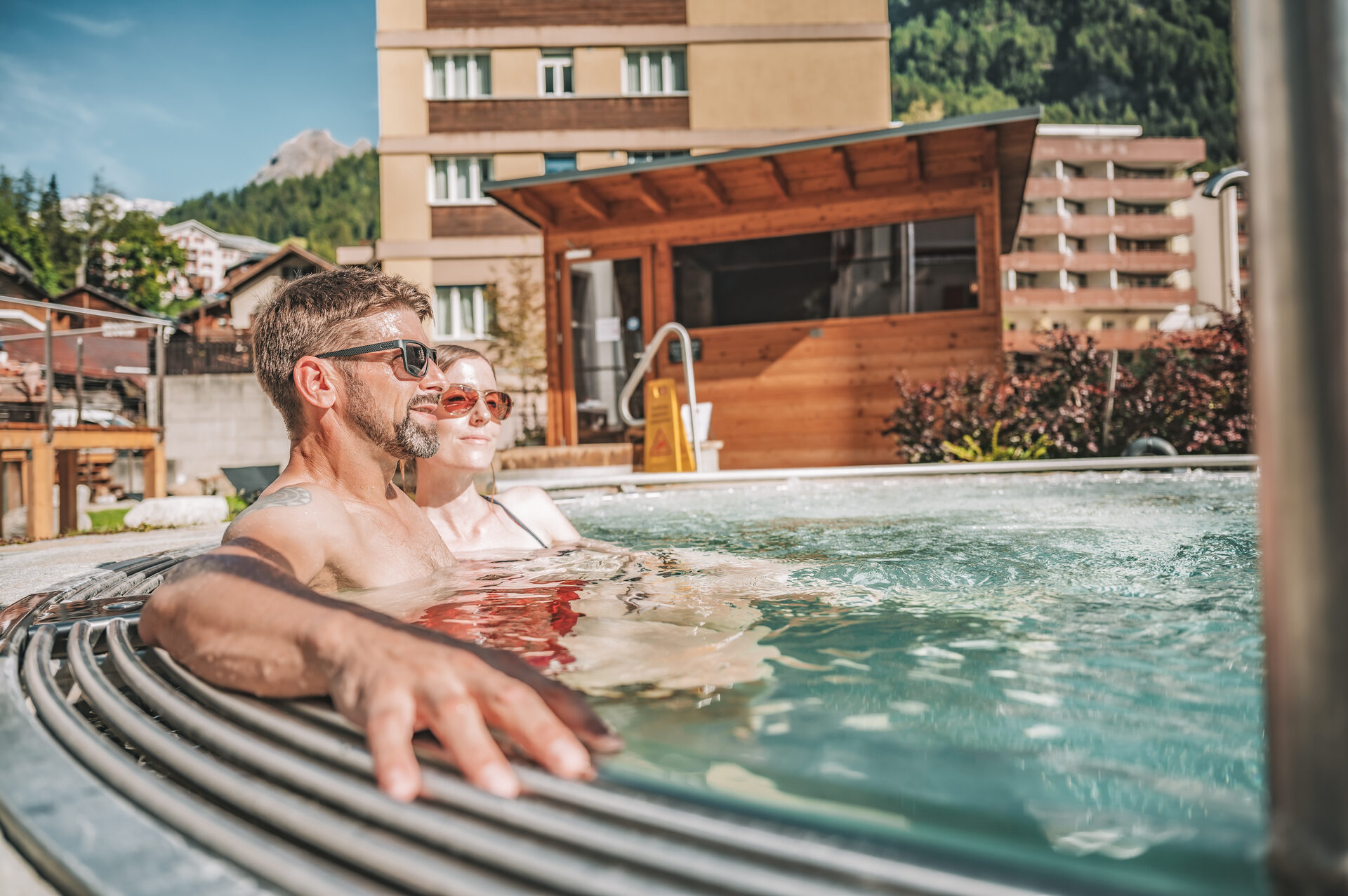 Spa all'aperto 38° con vista sulla Gemmiwand