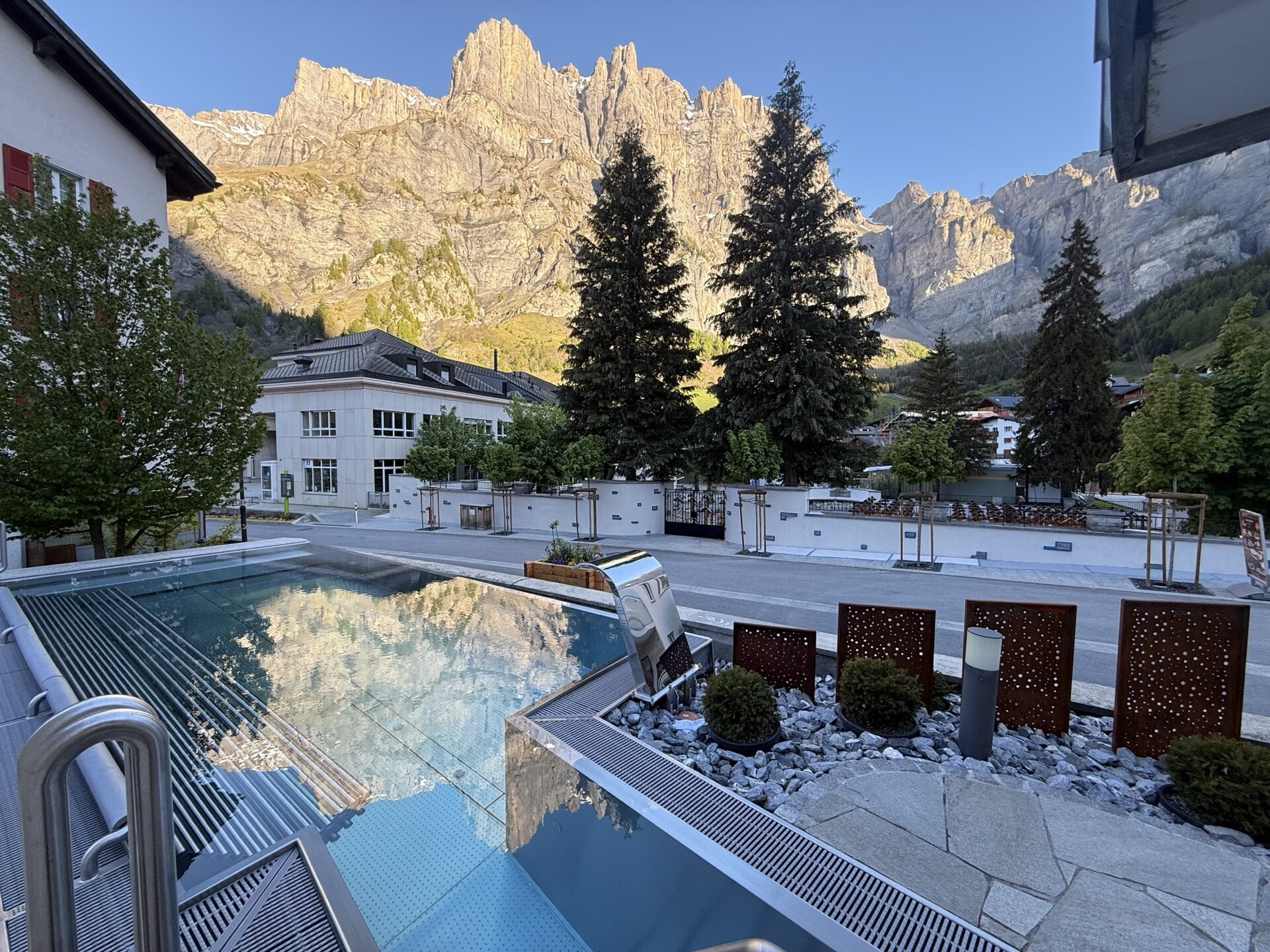 Piscina esterna Gemmiblick Therme 51° Leukerbad